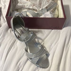 Brand new high heels, davids bridal, dyeables